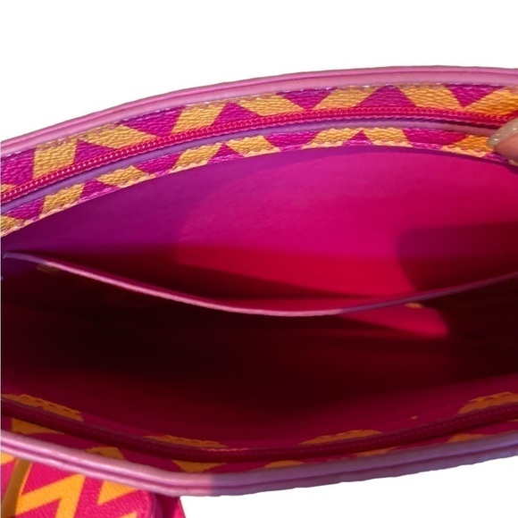 Vera Bradley Crossbody & Matching Wallet - Picture 4 of 12